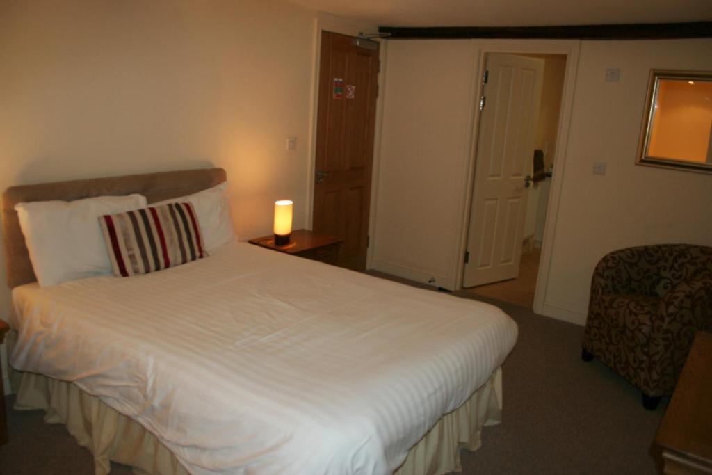 Unicorn Hotel Llanidloes Exterior photo