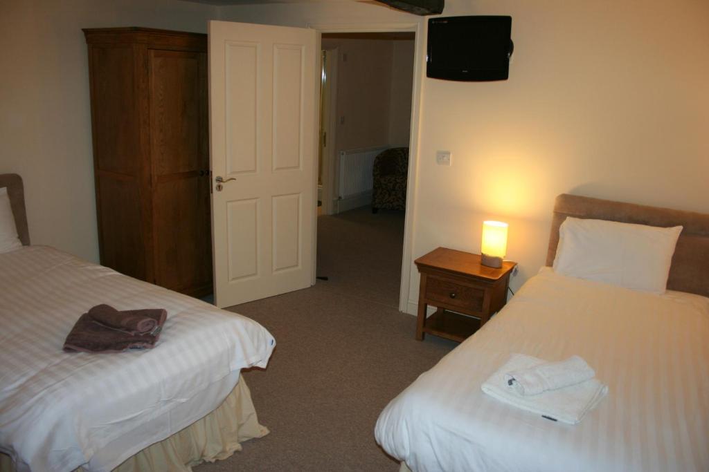 Unicorn Hotel Llanidloes Exterior photo