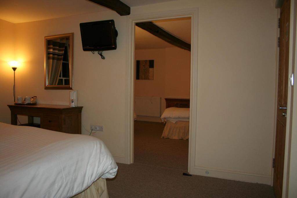 Unicorn Hotel Llanidloes Exterior photo